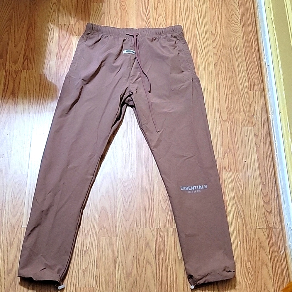 Essentials Fear of God mens jogger pants (L)